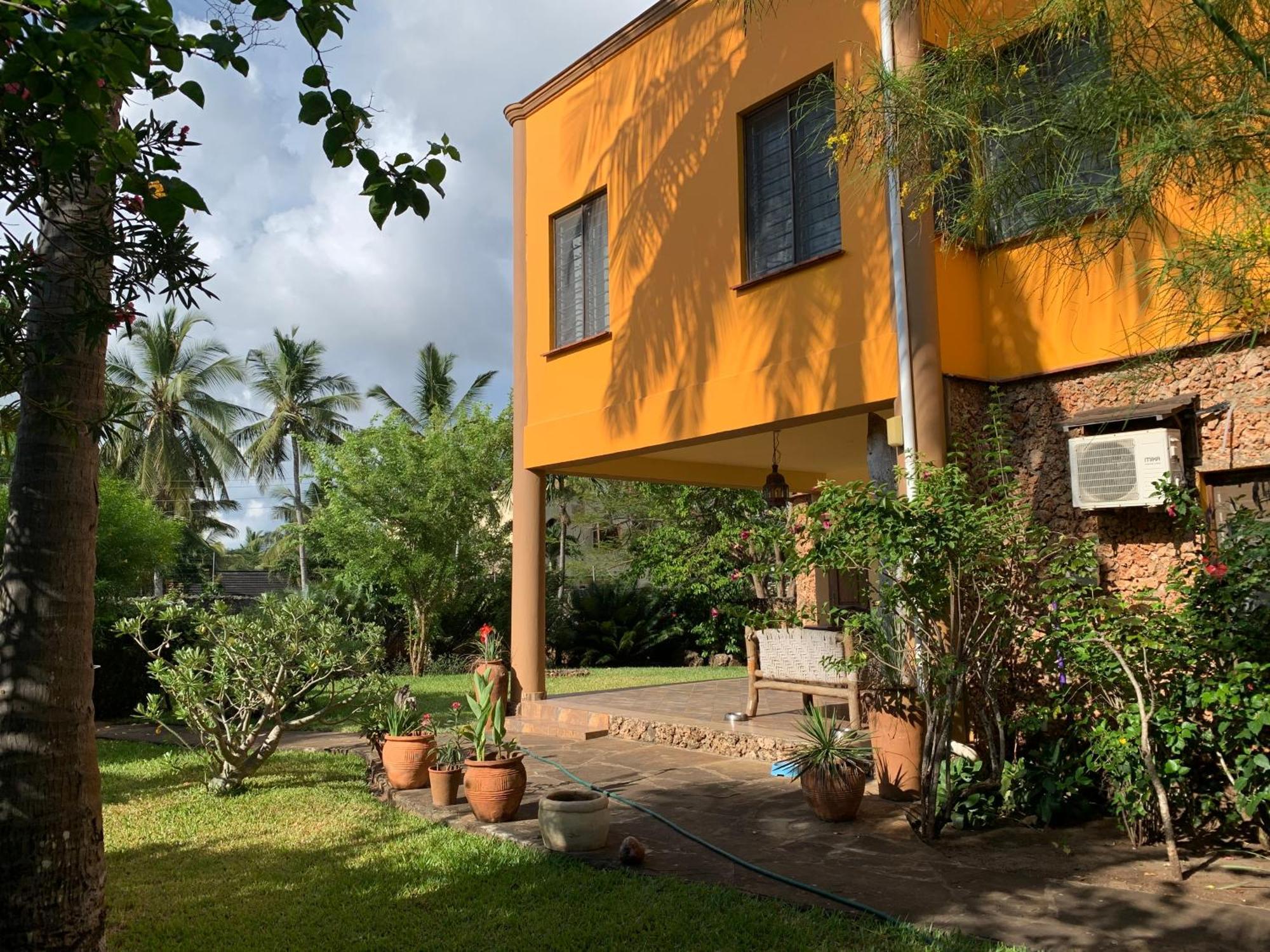 Lions Home Diani Beach Buitenkant foto